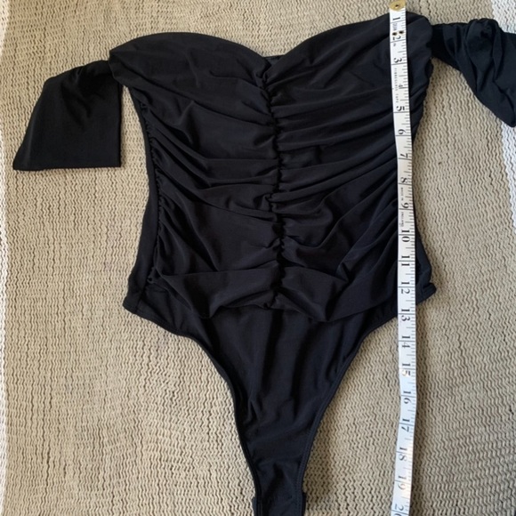 Black Off The Shoulder Ruched Bodysuit - Picture 10 of 11